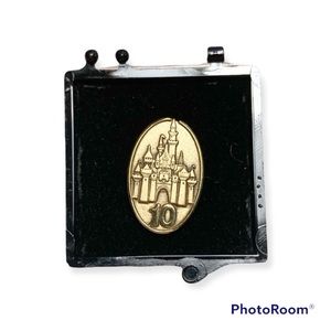 Disney 10yr Anniversary Cast Member Pin